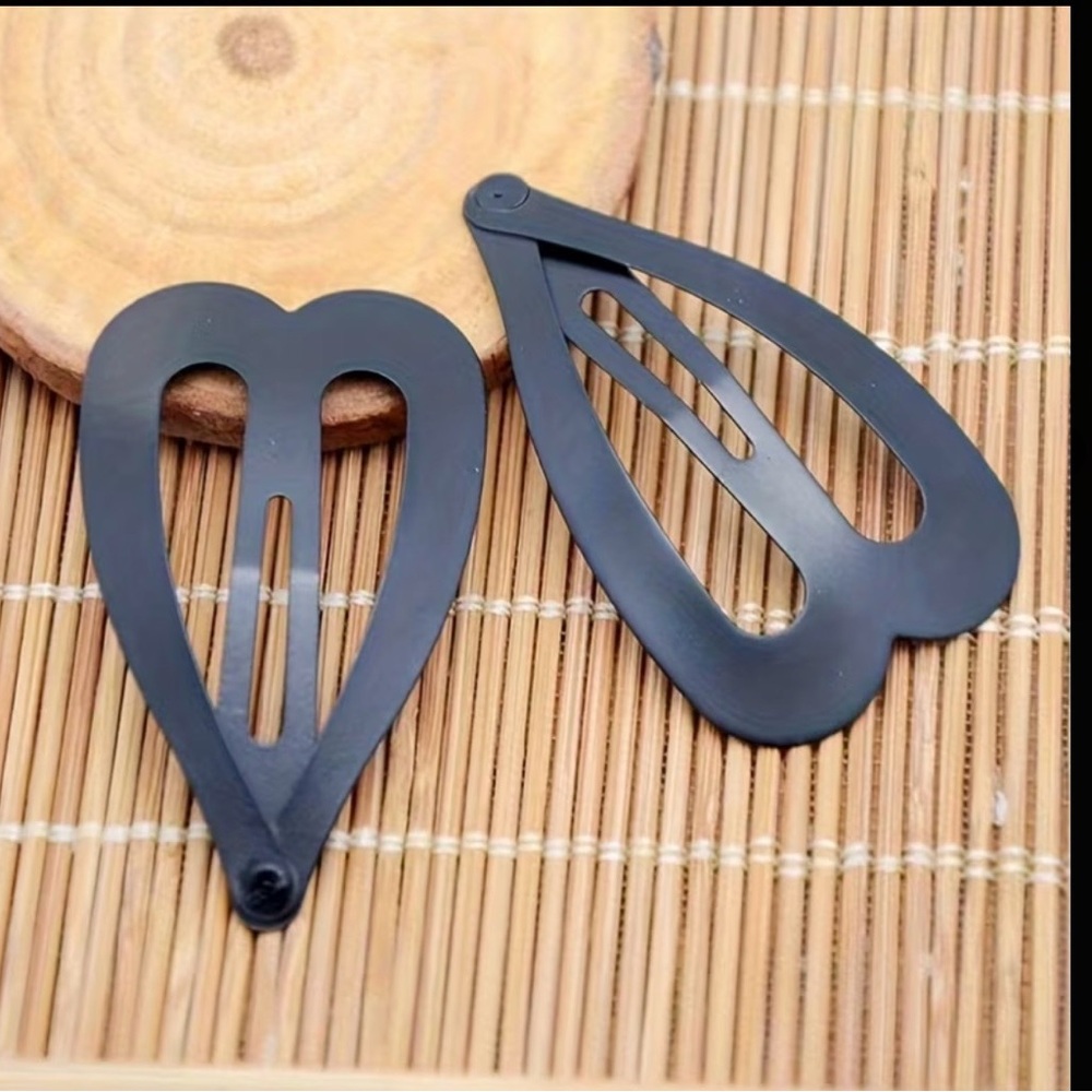 Set of 6 🖤Black Heart-Shaped Hair Clips - Picture 2 of 4